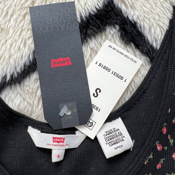 Levi’s rose bud tank top NWT size small - Picture 8 of 9